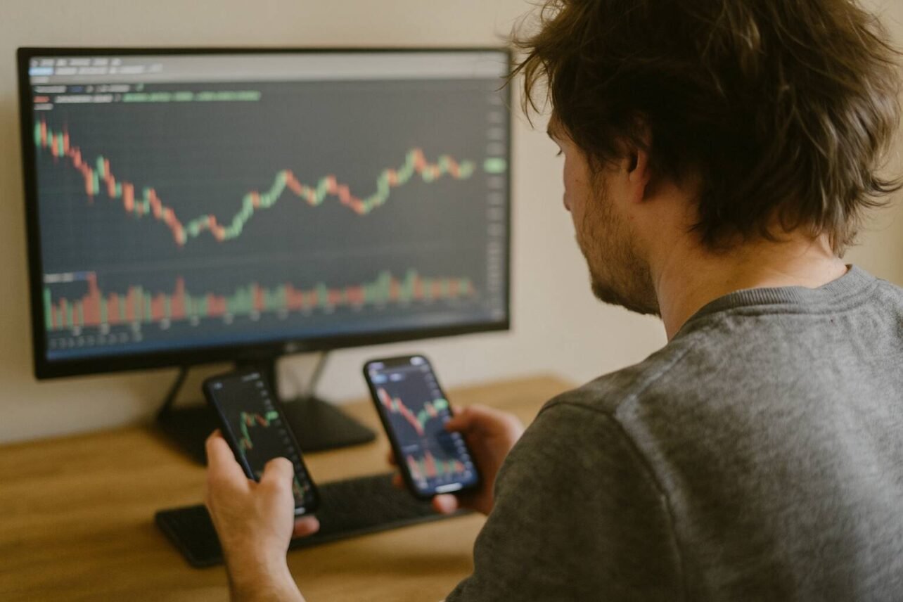 Upptäck hur moderna investportaler kan revolutionera ditt investerande med realtidsanalys, AI-verktyg och portföljoptimering för både nybörjare och proffs.